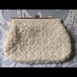 VINTAGE 1920 flapper girl cream beaded clutch